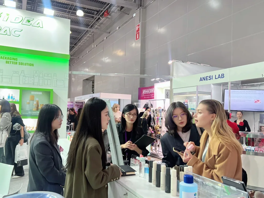 Talk with customers In InterCHARM